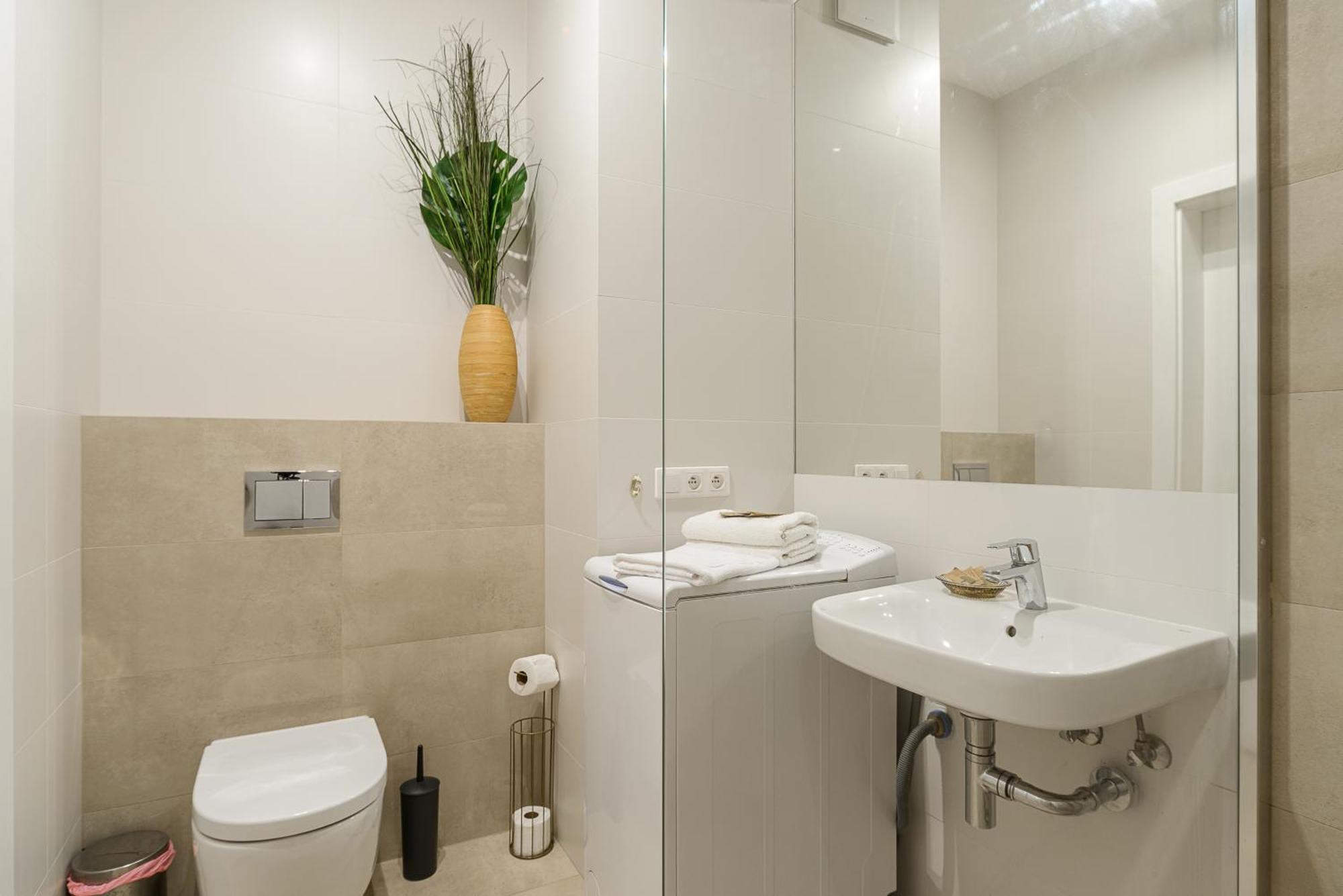 19 Dzielnica Kolejowa P&O Serviced Apartments Варшава Экстерьер фото