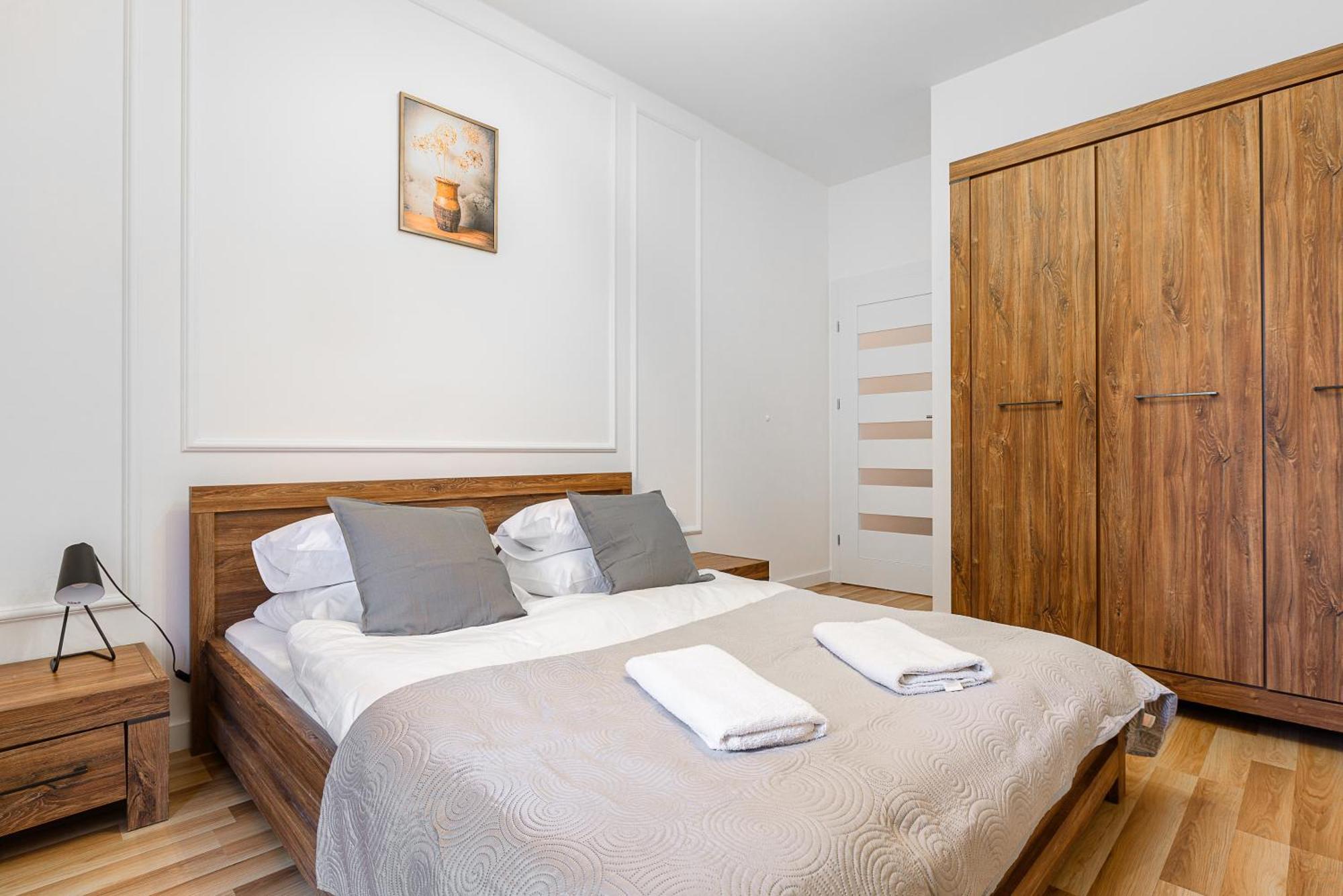 19 Dzielnica Kolejowa P&O Serviced Apartments Варшава Экстерьер фото